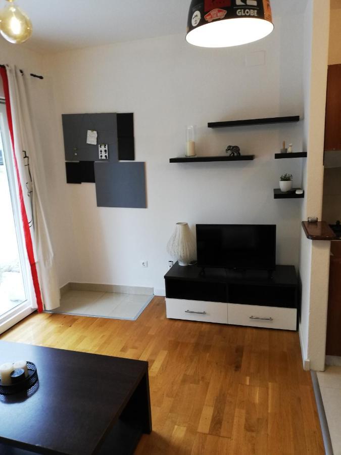 Appartement Mala Tonina à Tučepi Extérieur photo